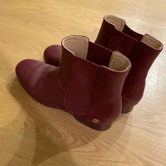 One of the most intellectual Chanel boots. - Picture 3 of 4
